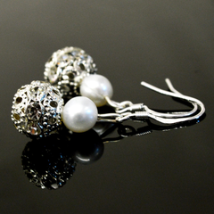 Judy Pearl Earrings